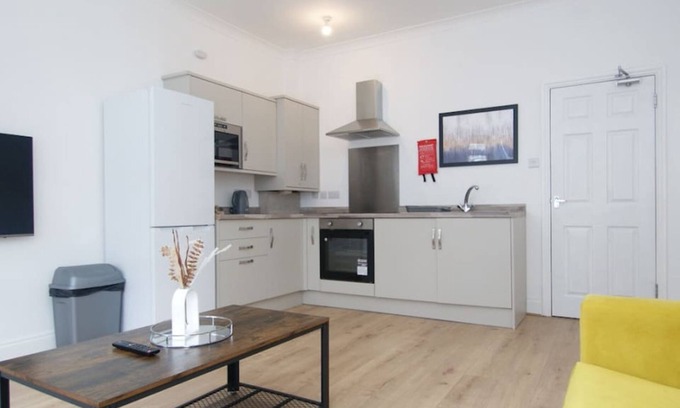 Cliftonville Apartment | 2 Cosy Flats - Up To 9 Guests