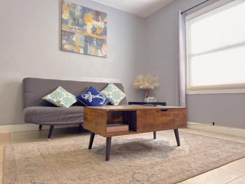 Southside House | 2 COZY BeDRooM WITH HUGE YARD