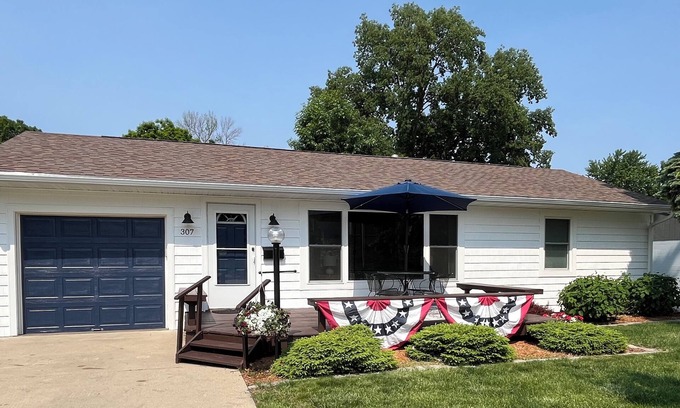 Clear Lake House | 2 E-Bikes & Kayaks included & No Cleaning Fees!