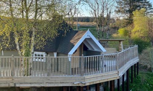 Pontsticill House | 2 - Floras Cabin- Outdoor tub - Romantic escape