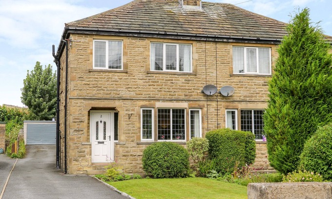 Settle House | 2 INGS AVENUE, pet friendly, with a garden in Settle