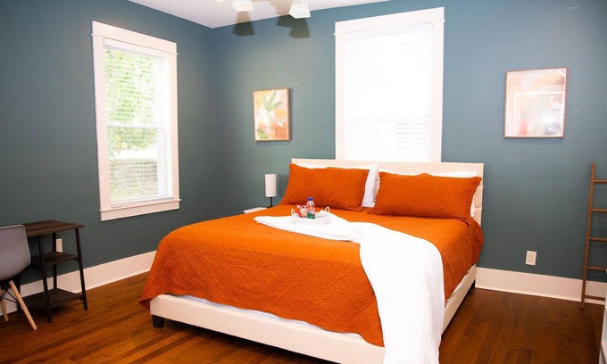 Downtown Little Rock House | 2 King, 4 Queen, Family Trip/Kids Friendly & Safe