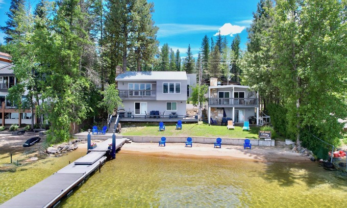 McCall House | 2 Lakefront Homes - Sleeps 16 - Dock - Beach - Walk to Dining & Park