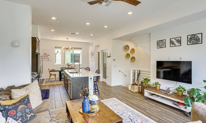 Central San Pedro House | 2 Mi to Beach: Luxe LA-Area Townhome w/Balcony