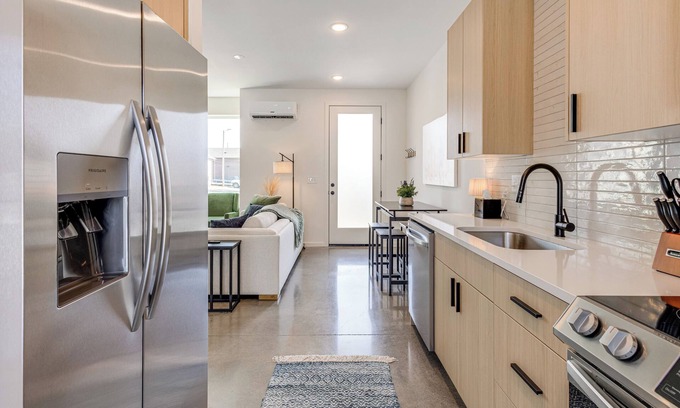 Parkridge Apartment | < 2 Mi to Dtwn: Modern Townhome in Knoxville