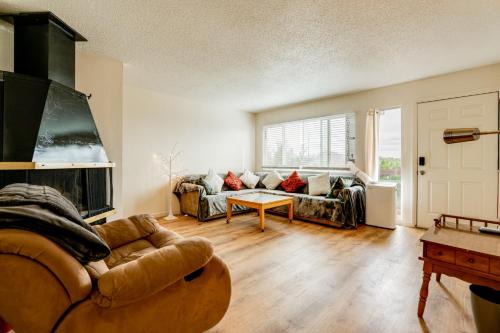 Northeast Reno House | 2 Mi to Dtwn Reno and UNR City-View Townhome!