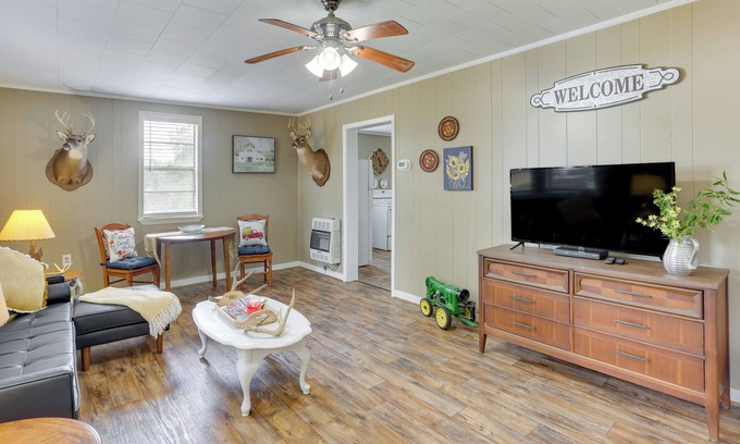 Lineville House | 2 Mi to Lake: Lineville Farmhouse w/Fire Pit