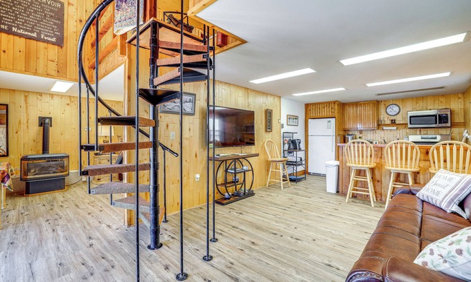 Lander Cabin | 2 Mi to Main Street: Mtn-View Escape in Lander!