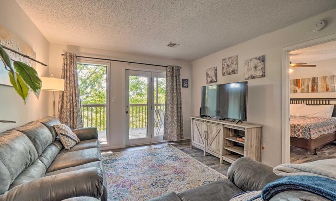 Notch Estates Apartment | 2 Mi to Silver Dollar City Condo with Mtn Views