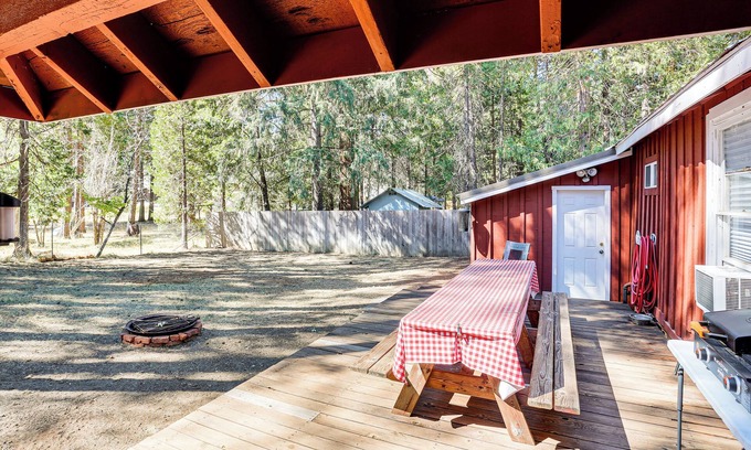 Trinity Center Cabin | < 2 Mi to Trinity Lake: NorCal Getaway w/ BBQ