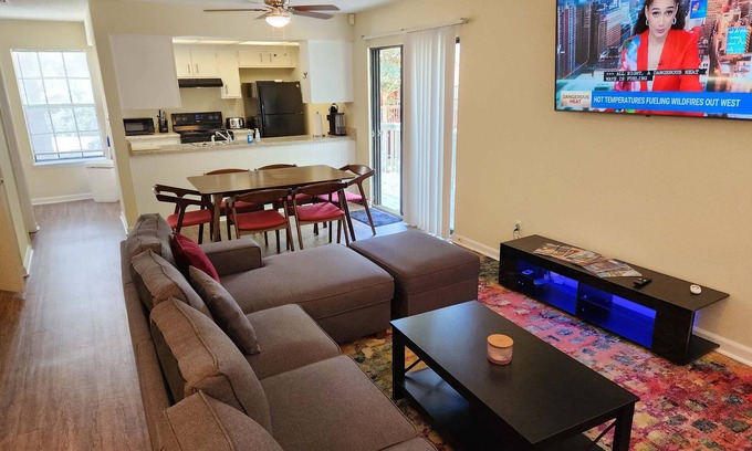 Tallahassee House | 2 miles to FSU-Twin King Master Beds-2 BR 2.5 Bath