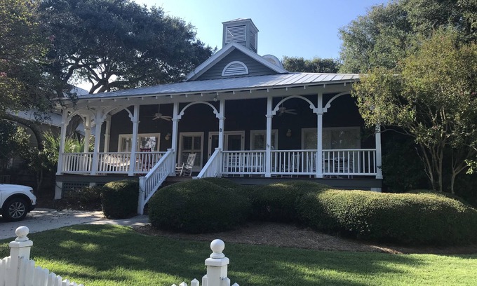 Kiawah Island House | 2 Min.Walk to Beach. Charming, spacious 3bd;3ba home. Hear the Ocean from Porch