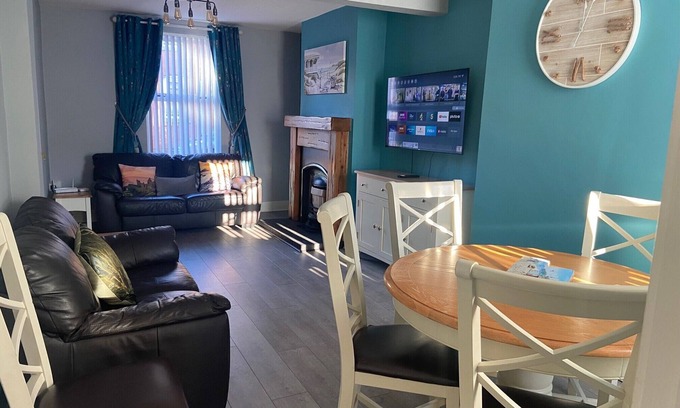Coleraine House | 2 mins from the train station and a few minutes from the beach