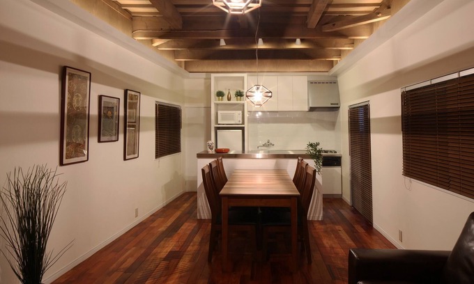 Konohana House | 2 minute walk from the nearest station 駅6 minutes by train to USJ and Umeda. A beautiful house just renovated.