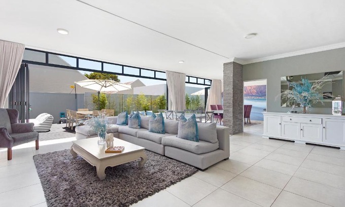 Lakeside House | 2 On Lismore Guesthouse