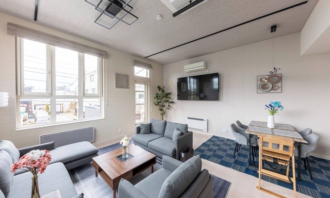 Higashi House | 2 parking spaces availableMax 10 people4 bedroomsWiFiAll rooms airconditioned/Sapporo Hokkaidō