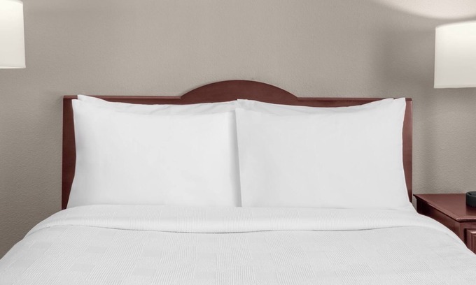 Pleasanton Hotel | 2 Relaxing Units | A Short Ride to Vineyards | Room w/Kitchen