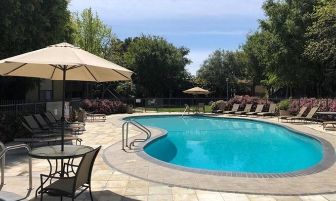 West Carson Condo | 2 Rooms to rent in beautiful 2 story home