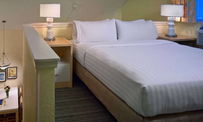 White Station House | 2 Sleek Units! w/ Kitchen, Parking, Pets Allowed Near Fire Museum of Memphis!