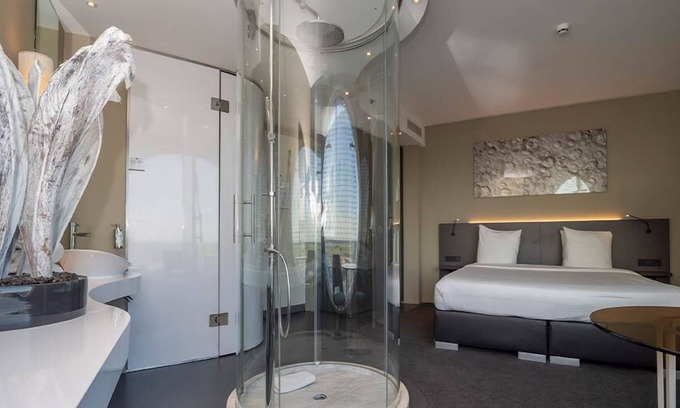 Zuidoost Hotel | 2 Spacious Haven Near Local Hotspot | Ouderkerk Lake, Keukenhof & Nature Trails