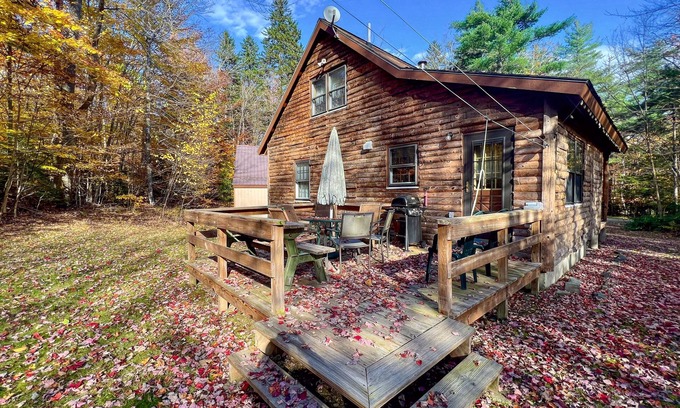 Stratton Cabin | 2-story cabin with beautiful views, deck, grill, outdoor dining area, & W/D