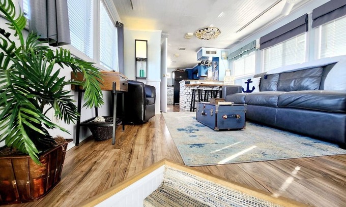 West Monroe Boat Rental | 2 Story Houseboat seeking a captain! Fish/Pets OK