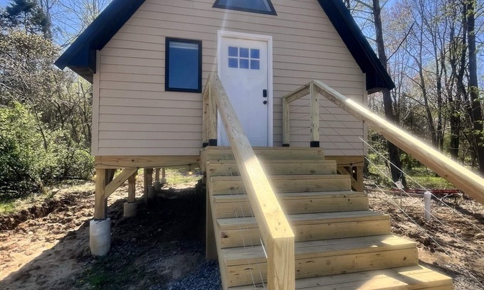 Marion Cabin | 2 Treehouse Stay: Blonde and Brunette