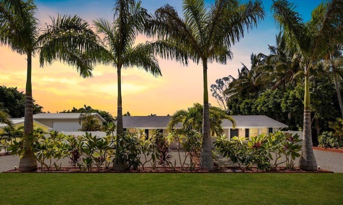 Whitney Beach House | 2 Villas, Pickleball, Htd Pool,Game Room,6BR/24ppl