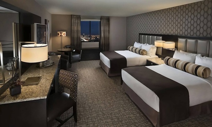 Downtown Las Vegas Hotel | 2 x Gold Tower - Premier Doubles Room at Golden Nugget Las Vegas