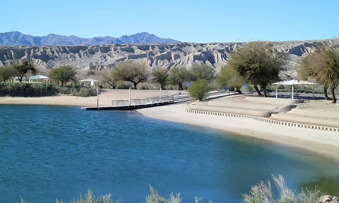 Laughlin Hotel | 2 x Sedona Pool View Queen Smoking Room at Edgewater Casino Resort