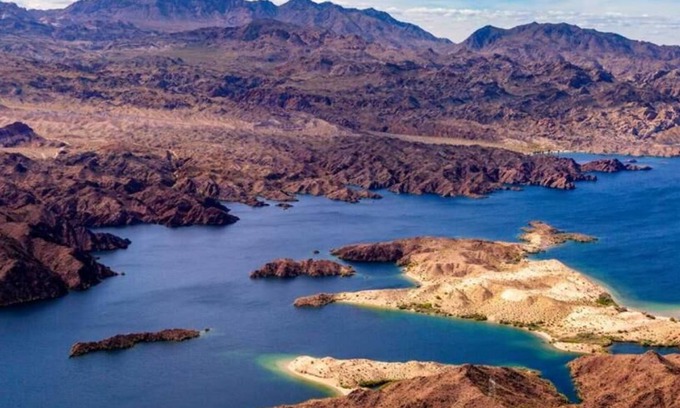 Laughlin Hotel | 2 x Sedona River View King Non Smoking Room at Edgewater Casino Resort