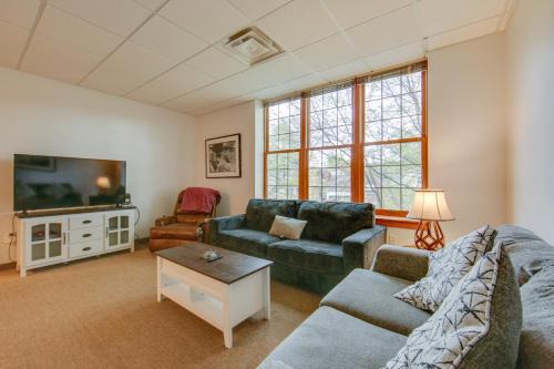 New Kensington Apartment | 20 Mi to Dtwn Pittsburgh Pet-Friendly Apartment