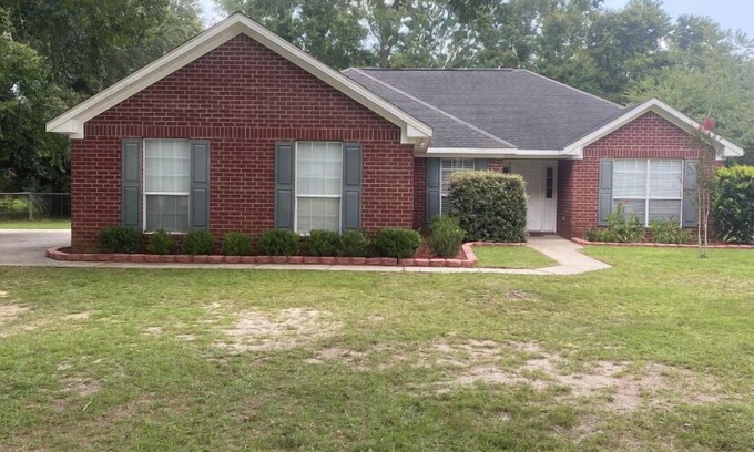 Foley House | 20 MINUTES TO BEAUTIFUL WHITE SANDY BEACHES