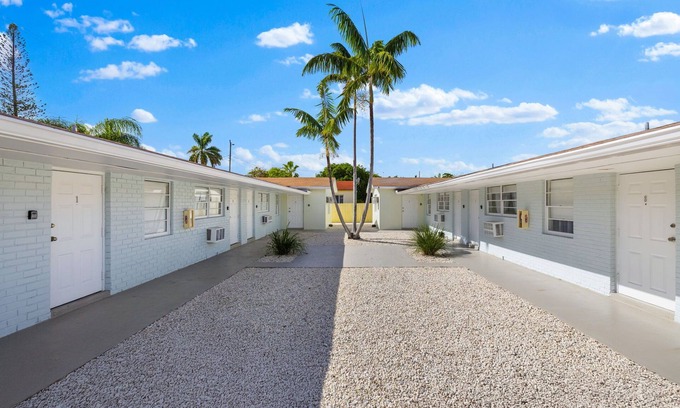 Hallandale Beach Apartment | 20% OFF for Holidays Book Now! New 1BR Apt, Free Parking & Wifi Near Beach!