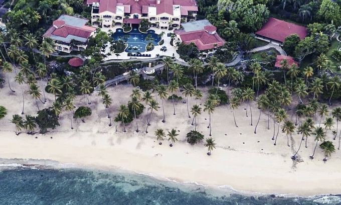 Cabrera Villa | 20 Suites Tropical Beachfront Luxury Villa