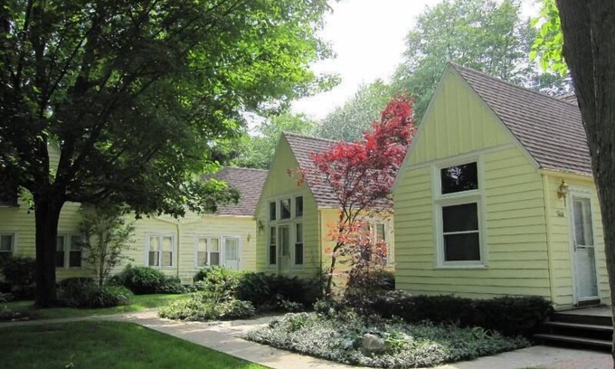 Union Pier House | (2026 OPEN!) 3 Nt Sum Min! - Cozy Cottage Near Union Pier & Private Beach Access