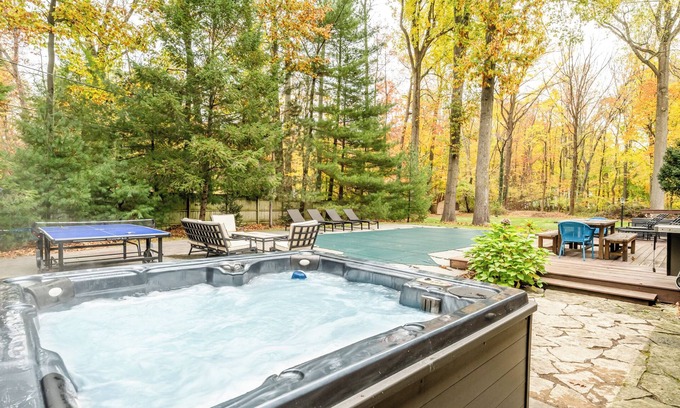 Harbert House | (2026 OPEN!) Lakeside Home With Pool & Hot Tub! Close To Beach!