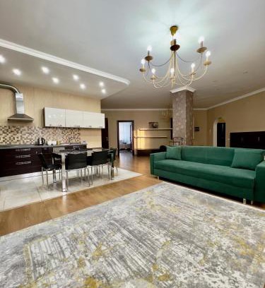 Nur-Sultan Apartment | 205 Просторные теплые и уютные апартаменты у Байтерека с 3 кроватями King и 2 санузлами