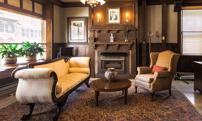 Mercersburg Bed & Breakfast | 208 - Ms. Hetty's Room - James Buchanan Hotel