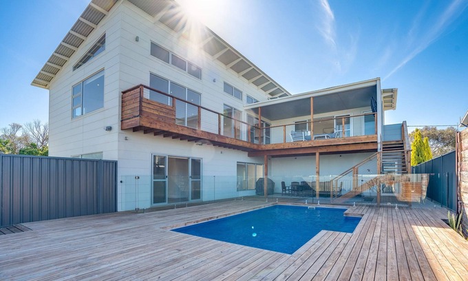 Middleton House | 21 Ellensford - Wi-Fi - Pool - Family Friendly