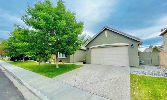 Reno House | 22 Min to Ski 5 TVs Sleeps 13