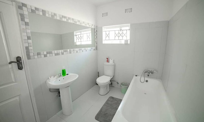 Lusaka Apartment | 24/7 Solar Power| Wi-Fi| 5 mins to East Park Mall