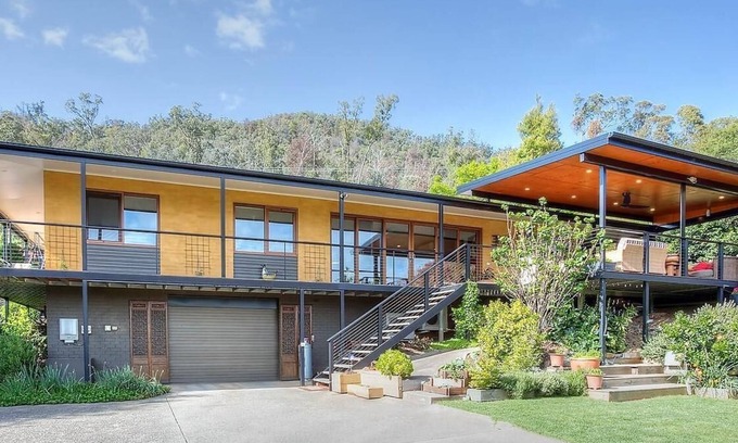 Bright House | 25 Walkers Lane - Luxurious living with breath taking views