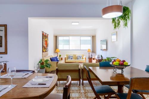 Jardim Praiano Apartment | 250m da praia com AC, 4 quartos| Brazilian Corner