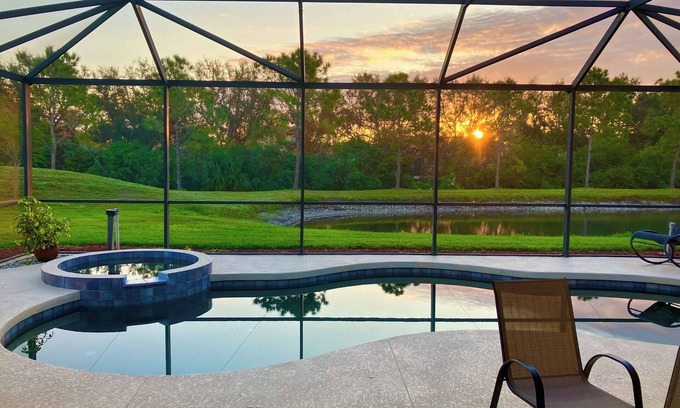 Braden River House | 251 Gorgeous lake view pool house with a golf membership