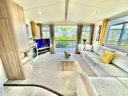Wimborne Resort | 272 Wilksworth Caravan Park - Two Bedroom - Pool Access