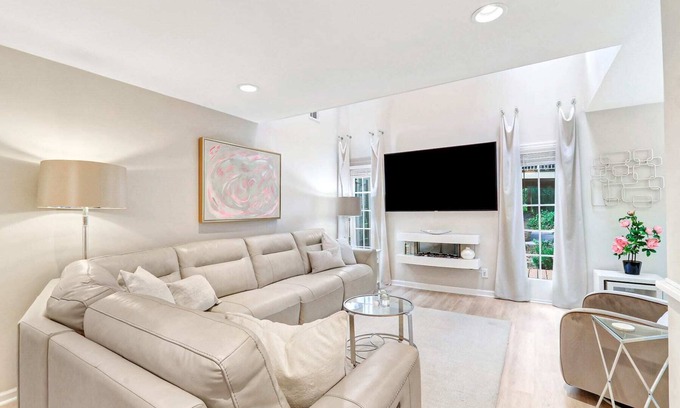 Shipyard Plantation Villa | 279 Evian Villa Pristine Getaway Heart of Shipyard