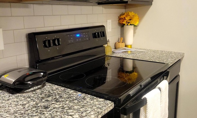 Bel Aire House | 29-day min stays, In-unit laundry, and reliable WiFi. Corporates stays welcome