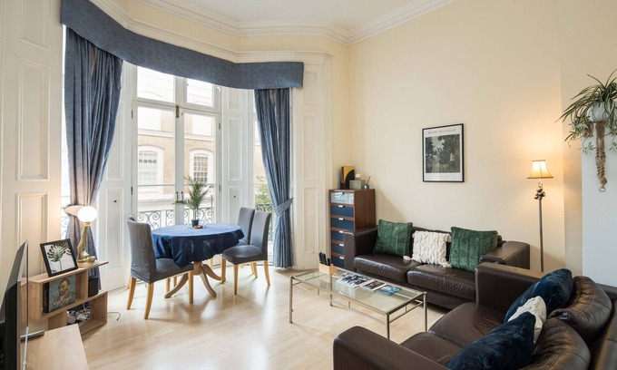 Campden Condo | 2B Hyde Park Cosy Victorian flat - 5mins to NottingHill, High Street Kensington.