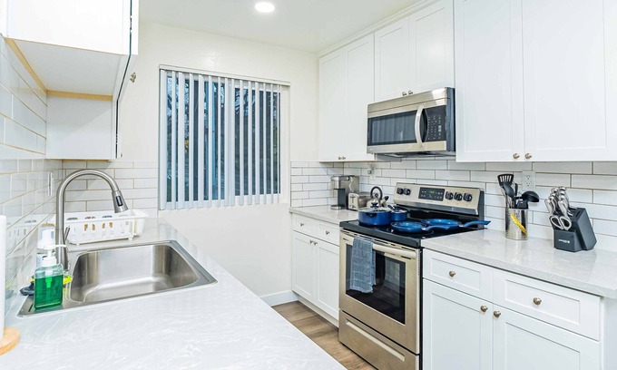 Altadena Apartment | 2b2b APT Close to Rose Parade and Pasadena Oldtown